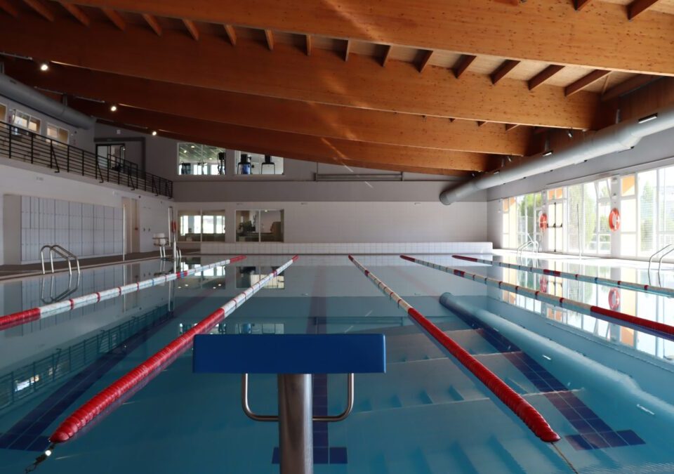 Piscine intérieure Fernando Navarro, à Galapagar, avec électrolyse au sel